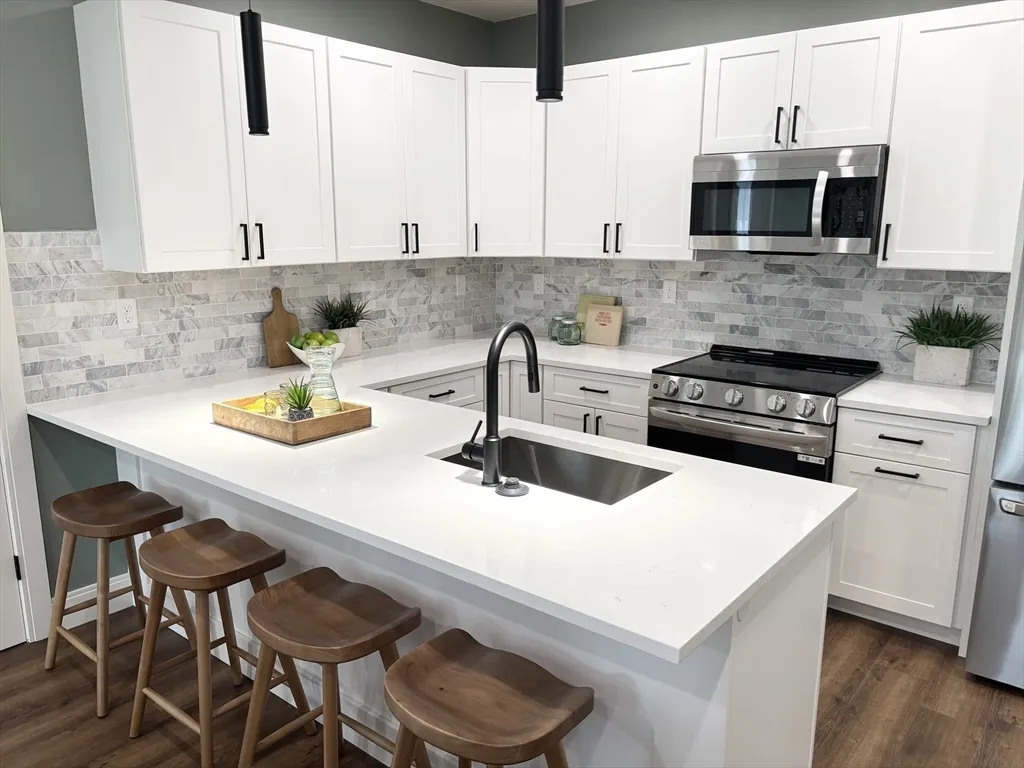 1391 Main St, Walpole