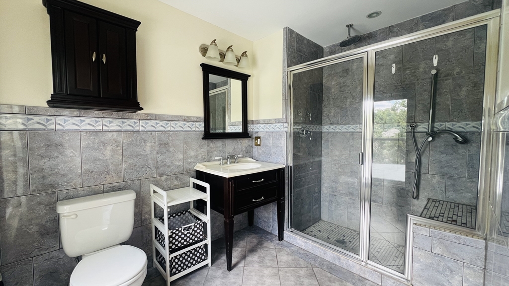 519 Main St, Waltham