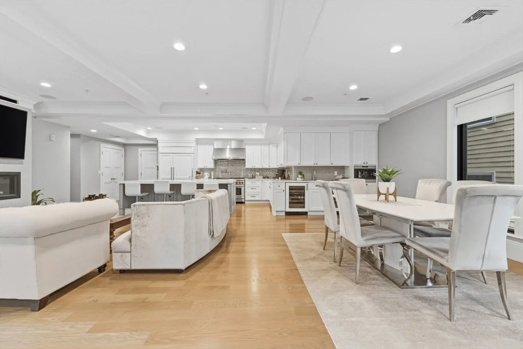 377 W 1st St, South Boston