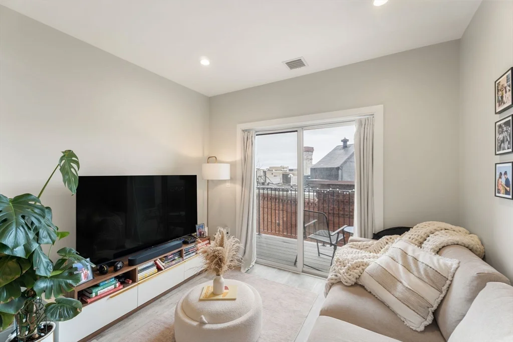 1457 Tremont St, Mission Hill