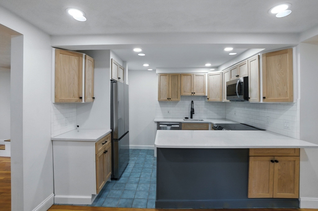 64 Lincoln Ave, Lynnfield