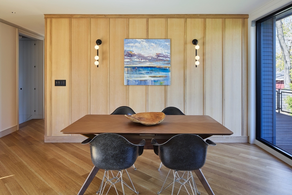 201.5 Lakeview Ave, West Cambridge