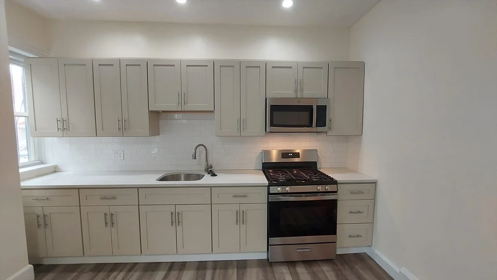 6 Wabeno St, Roxbury