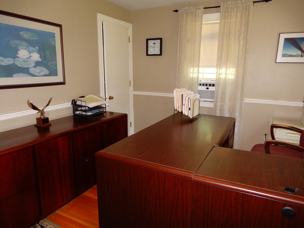 9 Fleetwood Dr, Norfolk