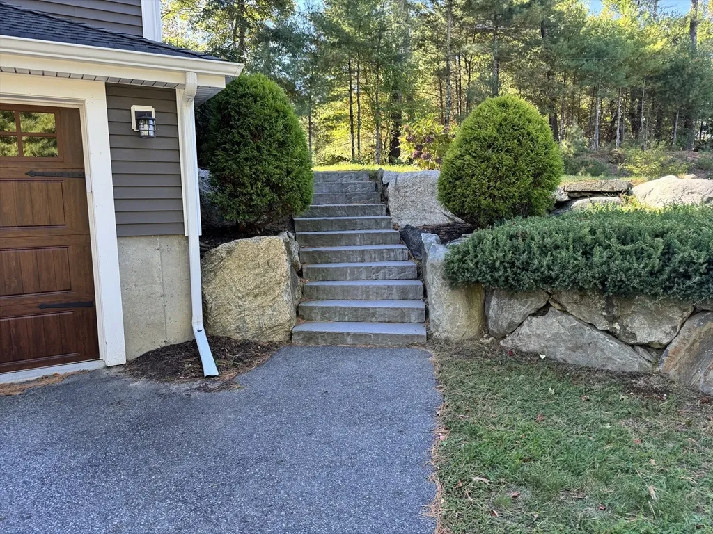 55 Wenham Rd, Carver