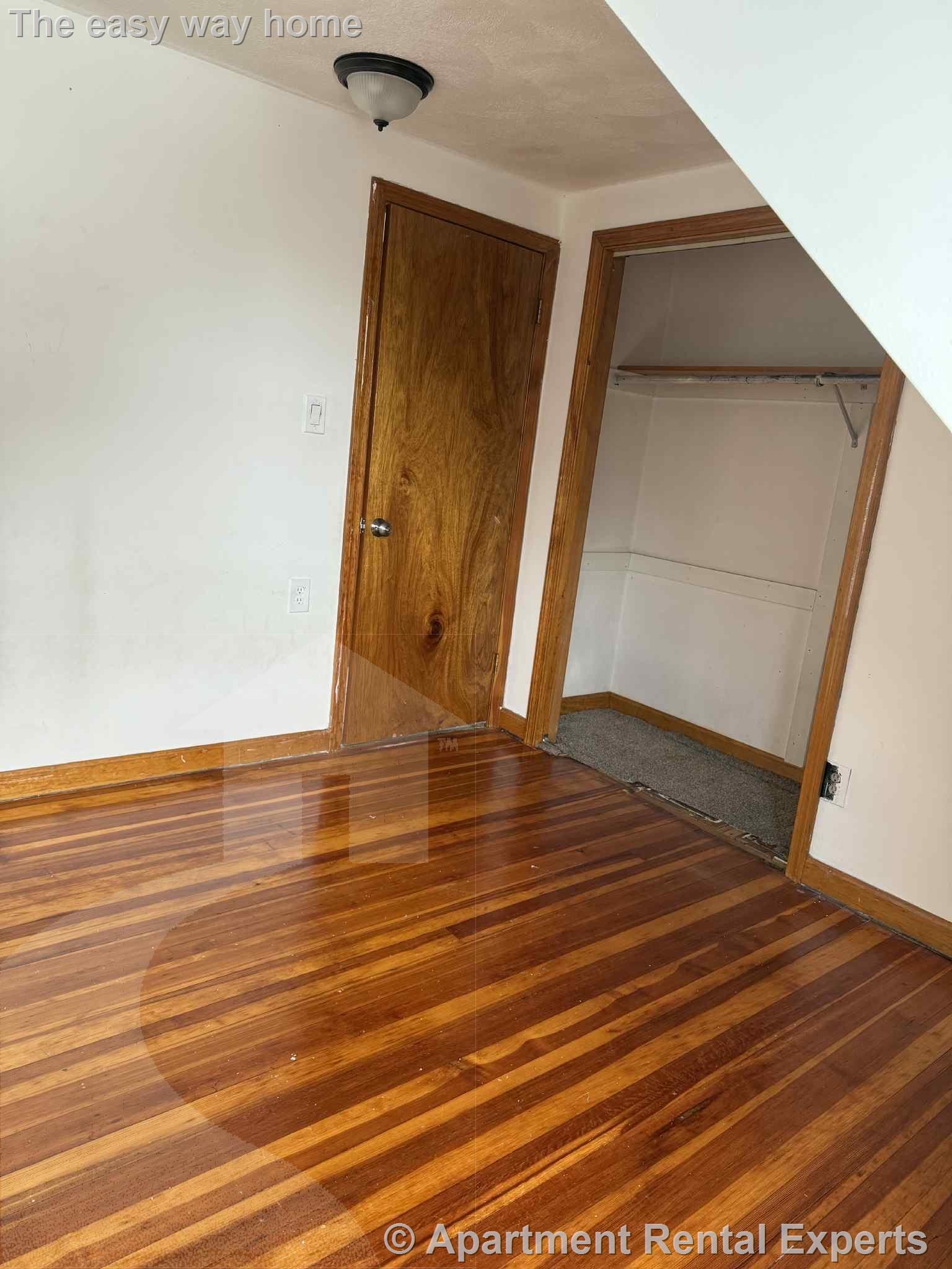 10 Windsor Rd, Tufts