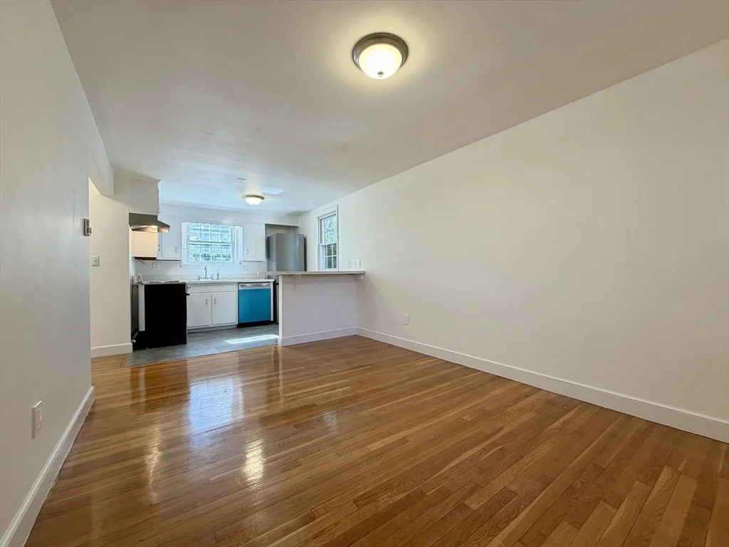 15 Park Ave, Foxboro