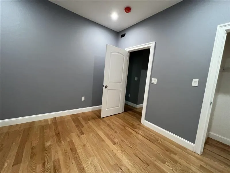 339 Cambridge St, East Cambridge