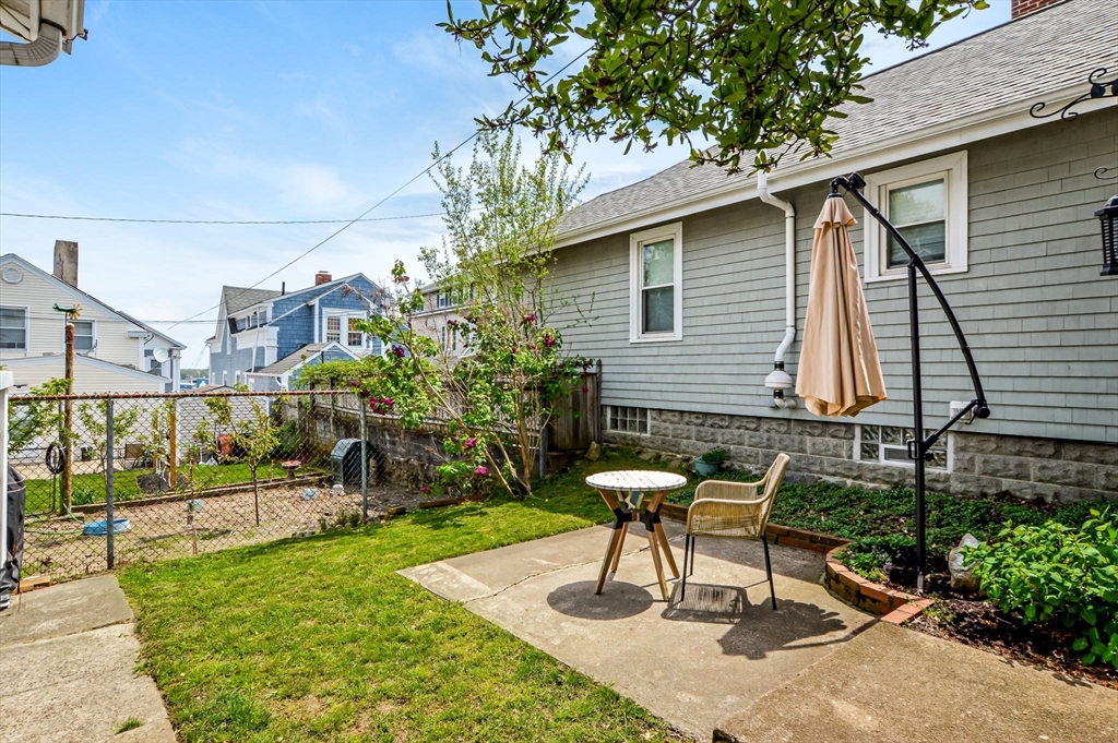 18 Washington Ave, New Bedford