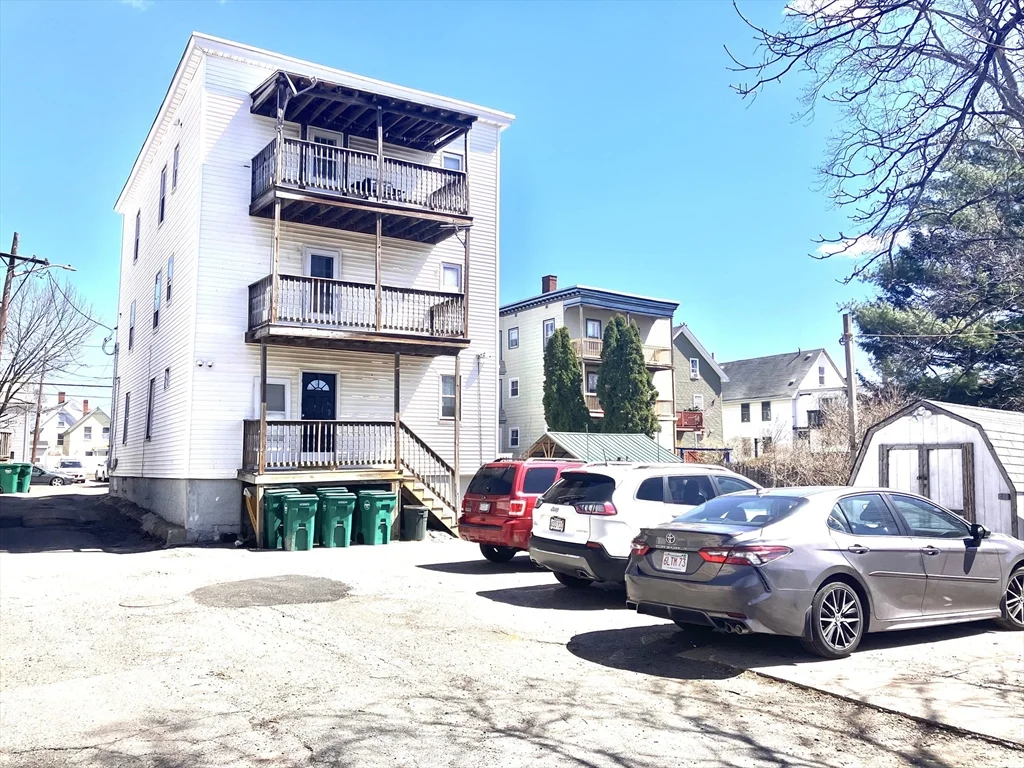 4 Sisson Ter, East Lynn