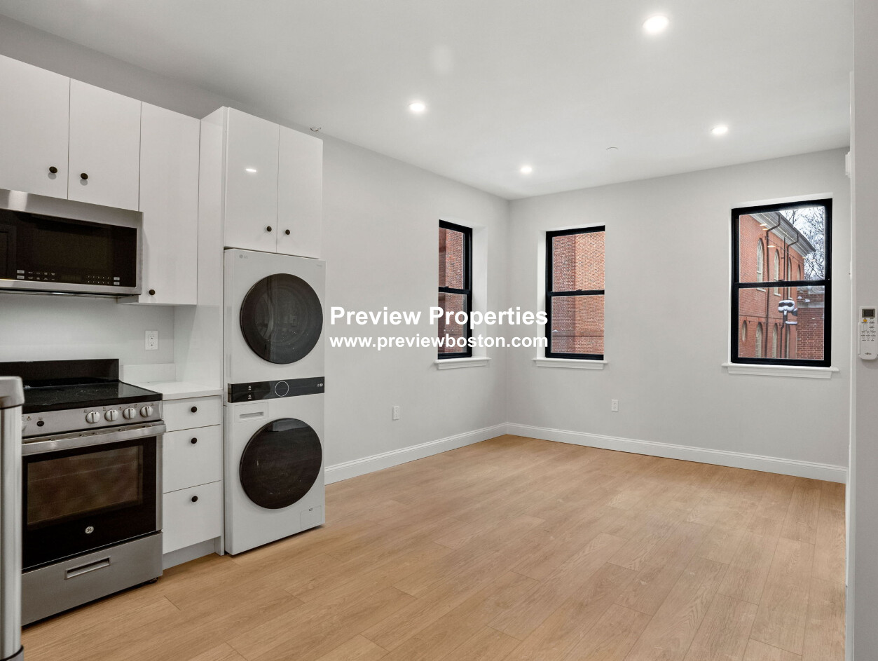 176 Salem St, North End