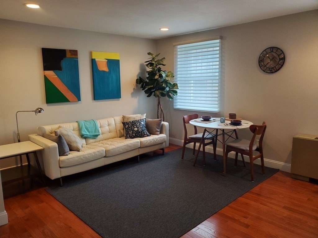 27 Bowdoin St, Beacon Hill