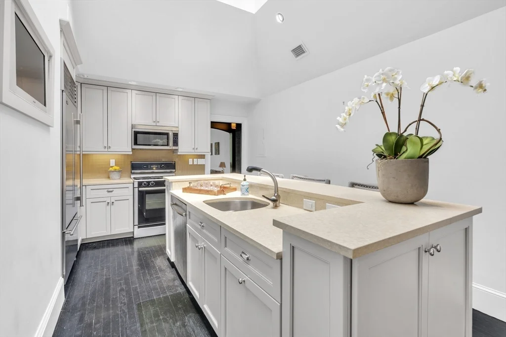 60 Commonwealth Ave, Back Bay