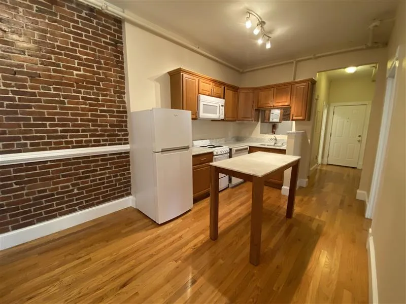 888 Massachusetts Ave, Riverside