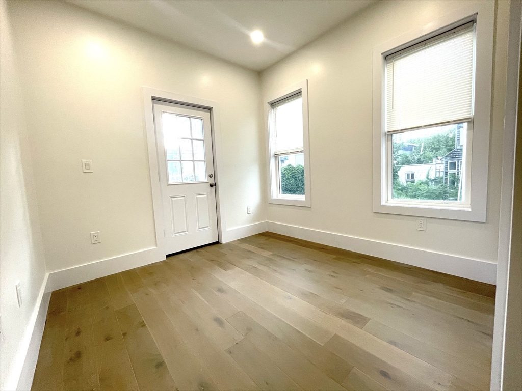 16 Delle Ave, Mission Hill