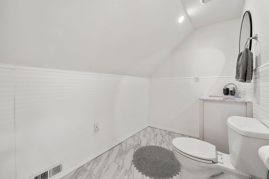 62 Park Ave, Winthrop