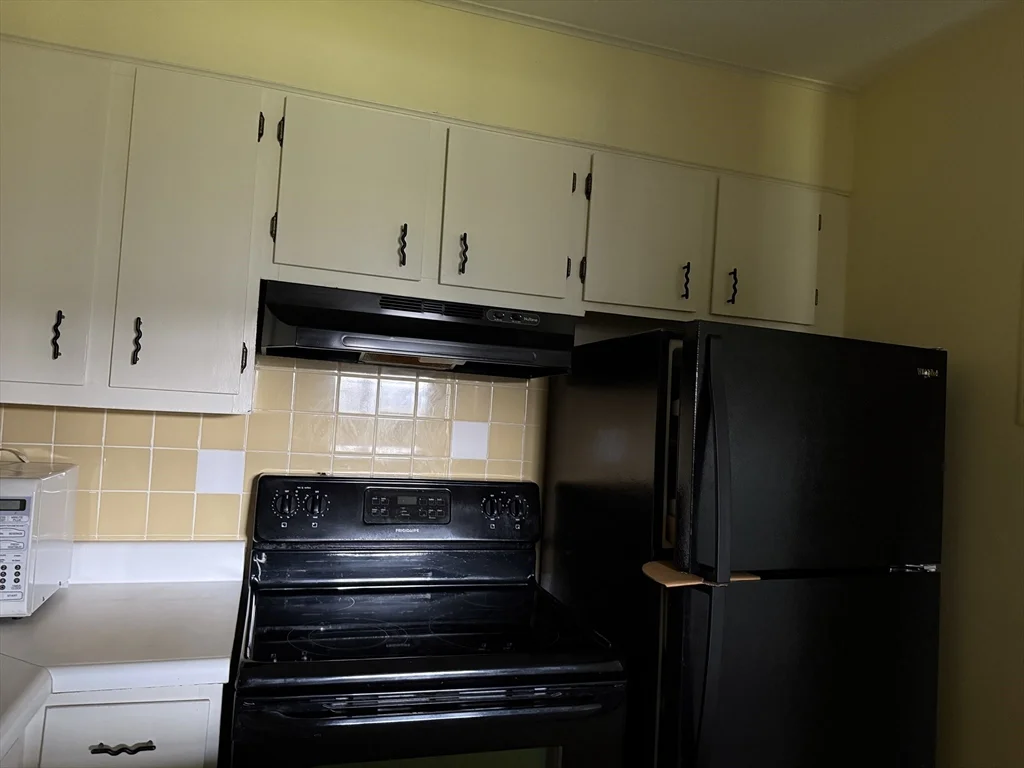 12 Williamsburg Ct, Shrewsbury