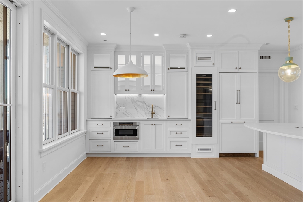 37 Farragut Rd, South Boston