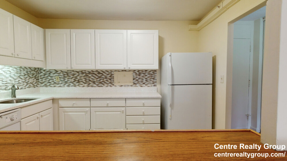 101 Monmouth St, Longwood