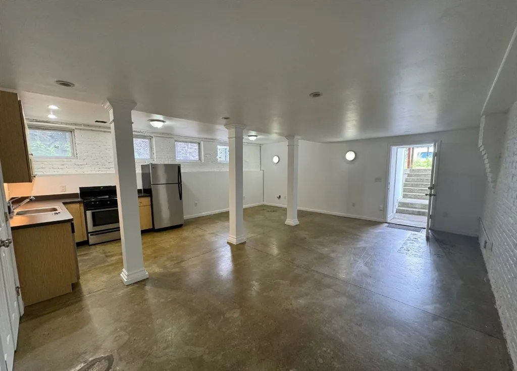 72 Frankfort St, East Boston