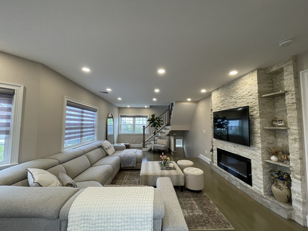 20 Trevalley Rd, Revere