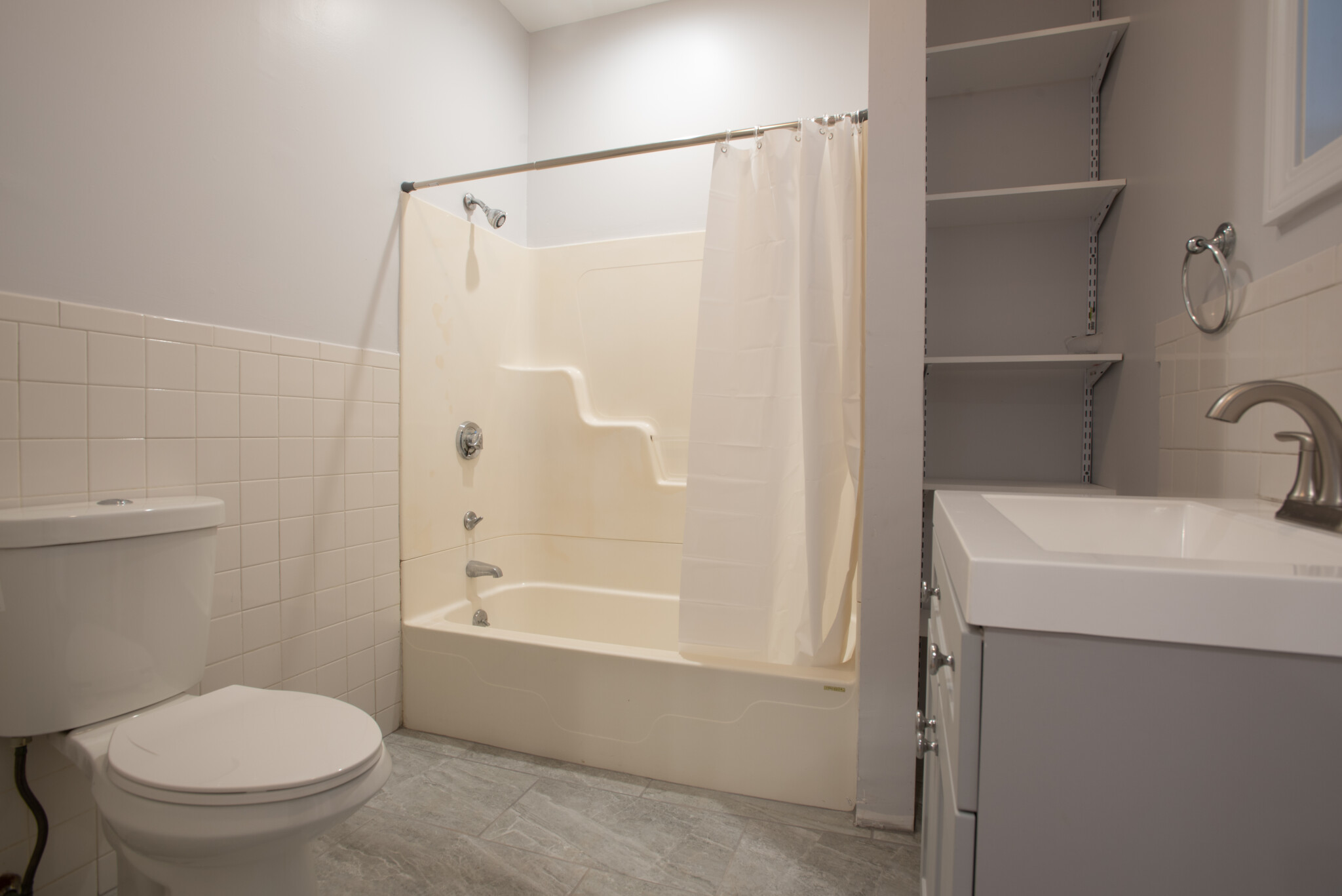 4 bed, 2 bath apartment for rent at 18 Hews Unit 2, Cambridgeport — photo 2 of 24