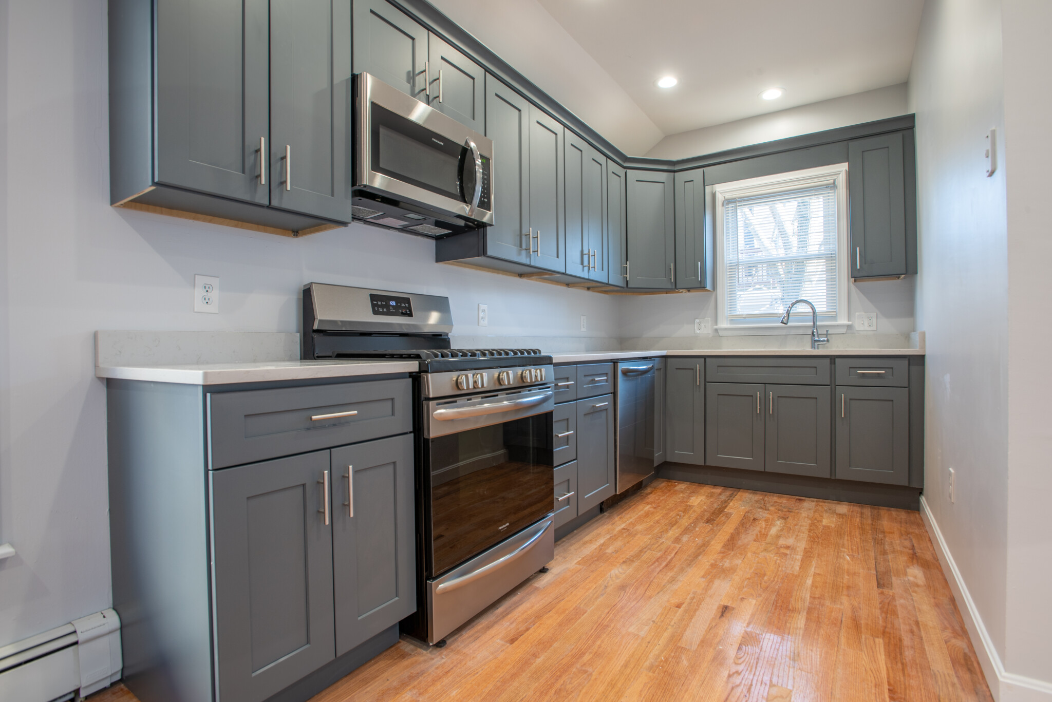 4 bed, 2 bath apartment for rent at 18 Hews Unit 2, Cambridgeport — photo 3 of 24