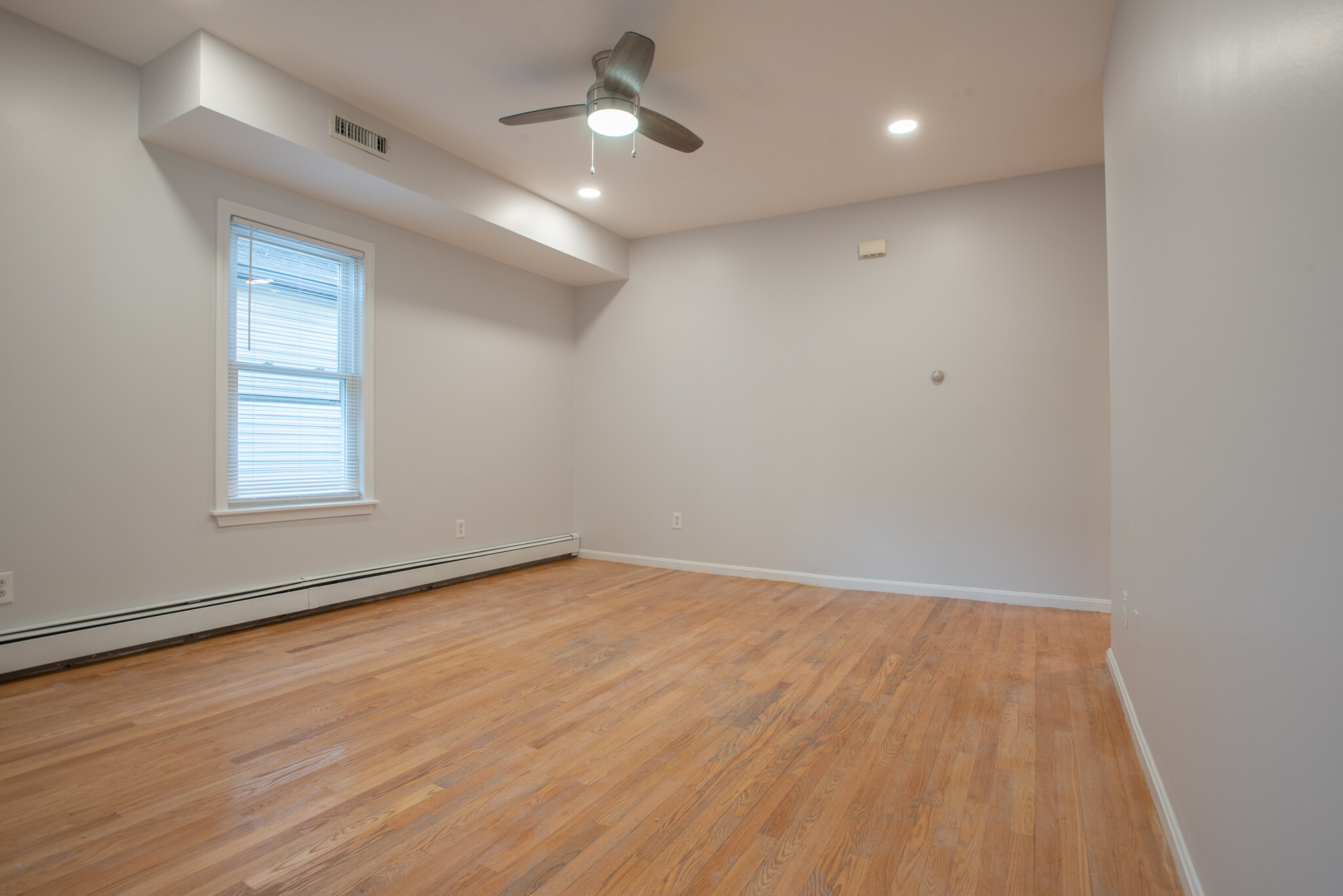 4 bed, 2 bath apartment for rent at 18 Hews Unit 2, Cambridgeport — photo 6 of 24