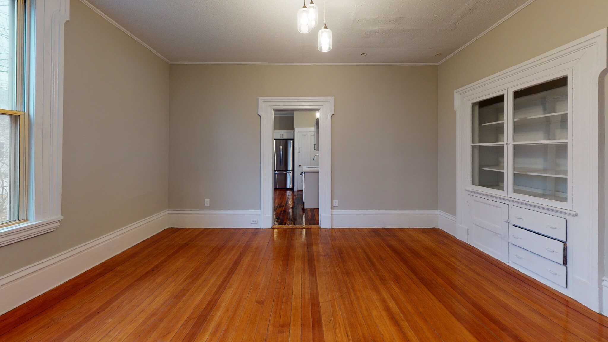 6 bed, 3 bath apartment for rent at 18 Malbert Rd Unit 0, Brighton — photo 2 of 3