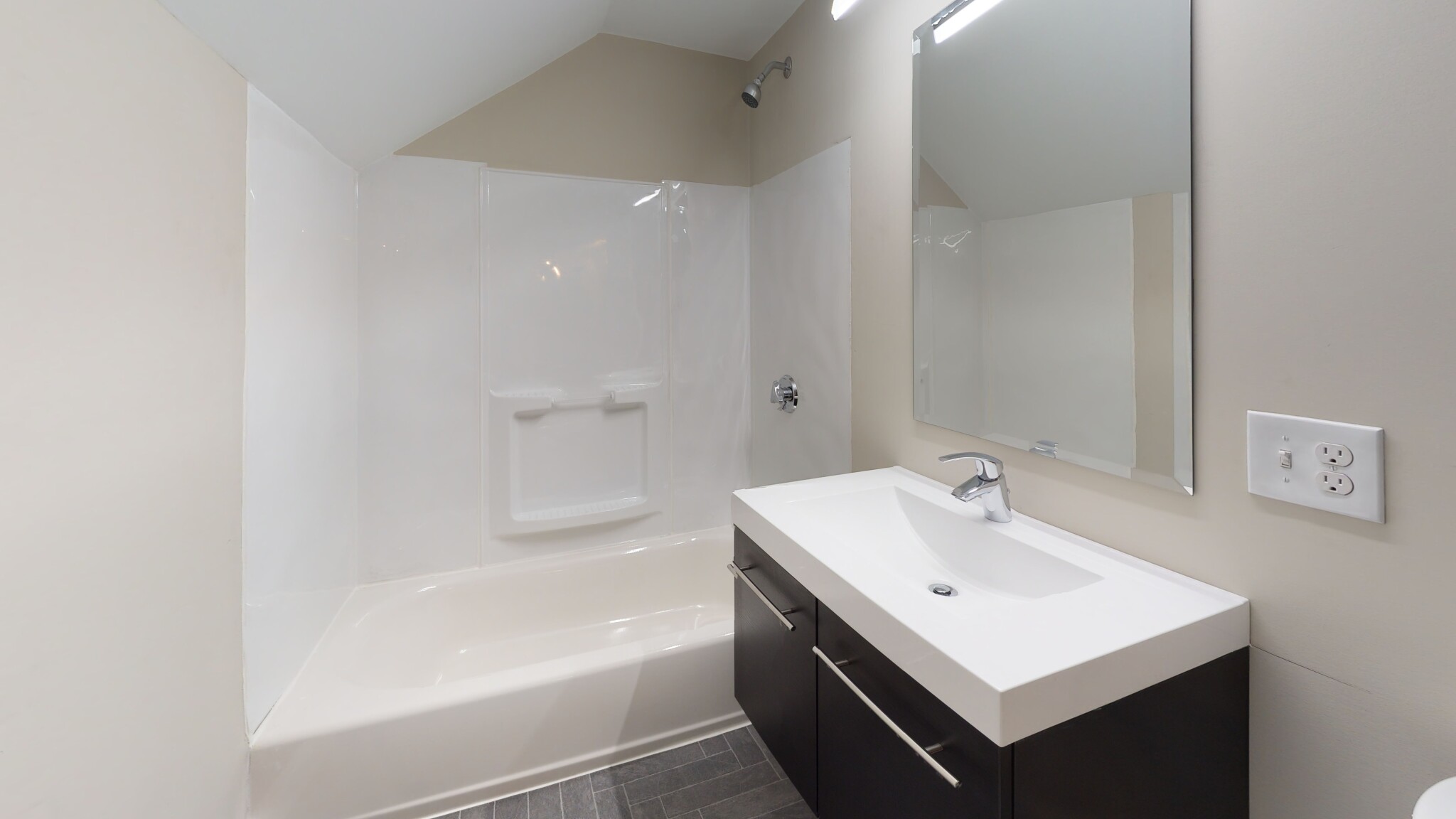 6 bed, 3 bath apartment for rent at 18 Malbert Rd Unit 0, Brighton — photo 3 of 3