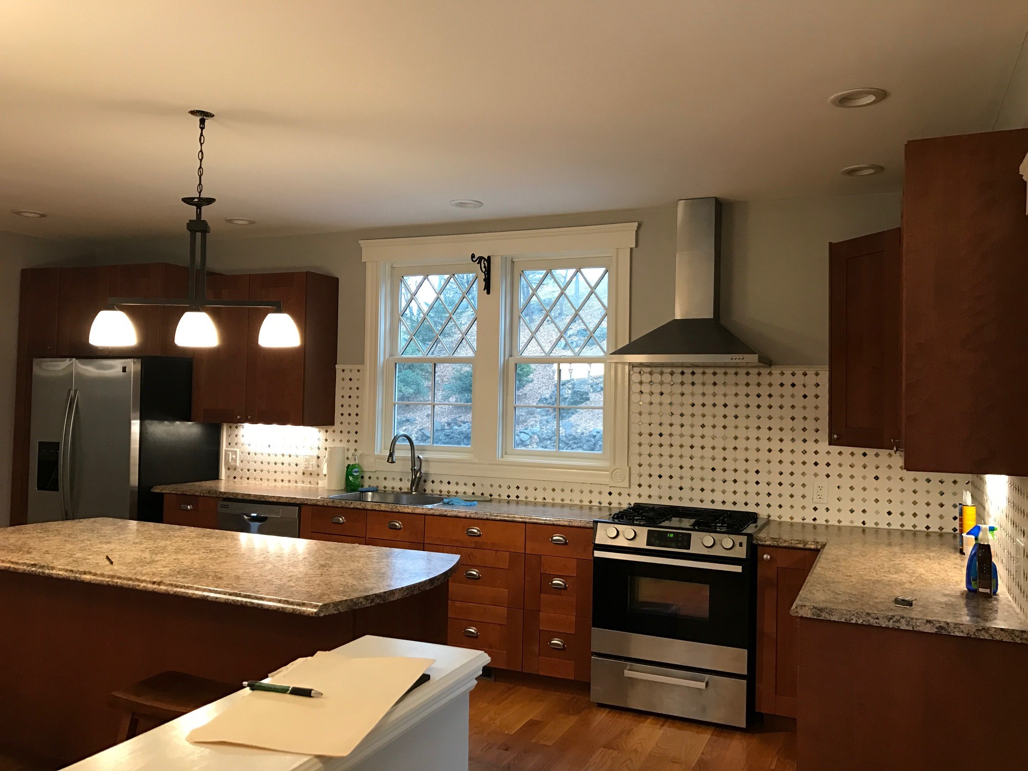 3 bed, 1.5 bath apartment for rent at 30 Grove Unit A, Salem — photo 2 of 21