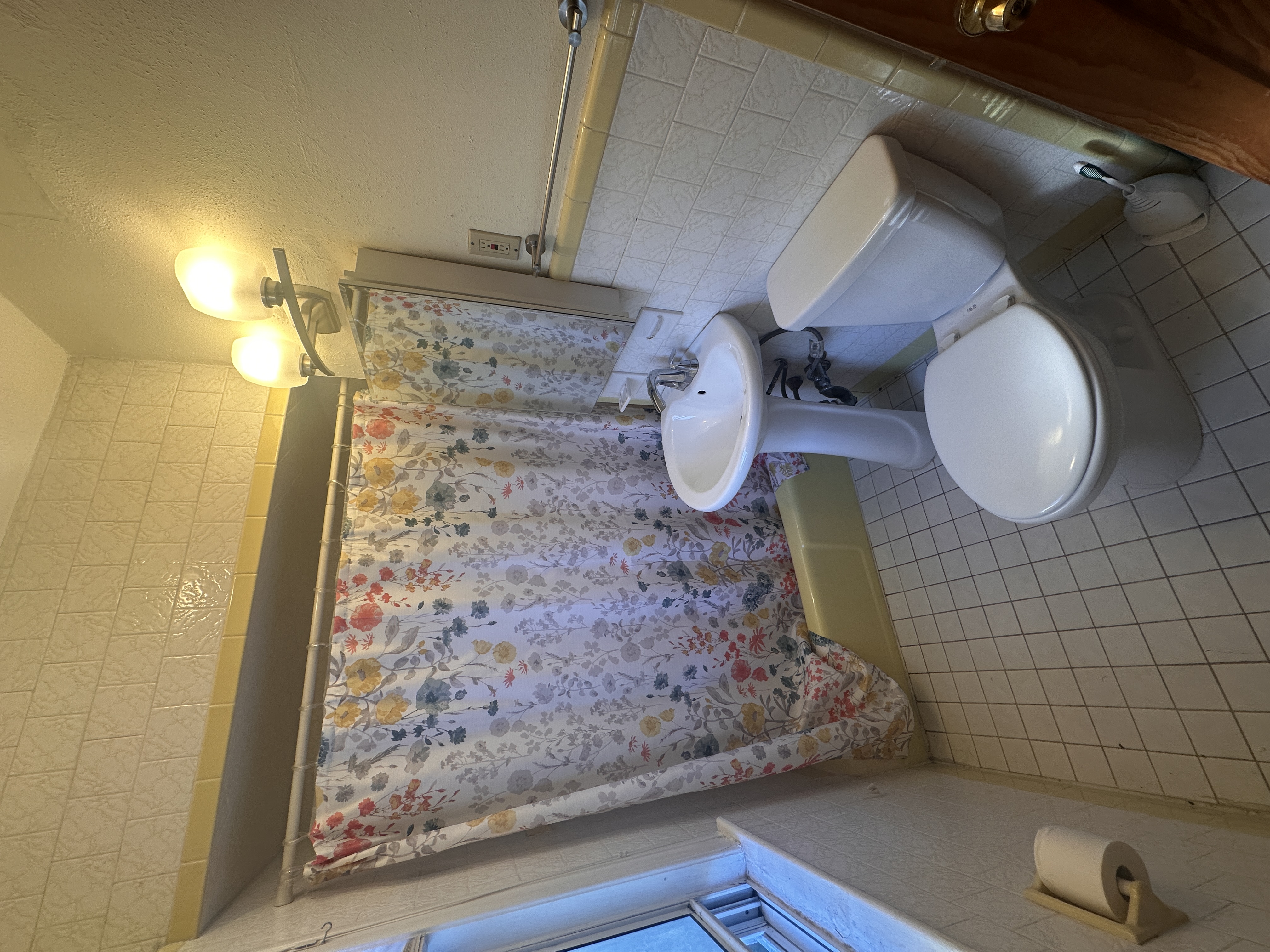 2 bed, 1 bath apartment for rent at 39 Magnus Ave Unit 2T, Ward Two — photo 21 of 24