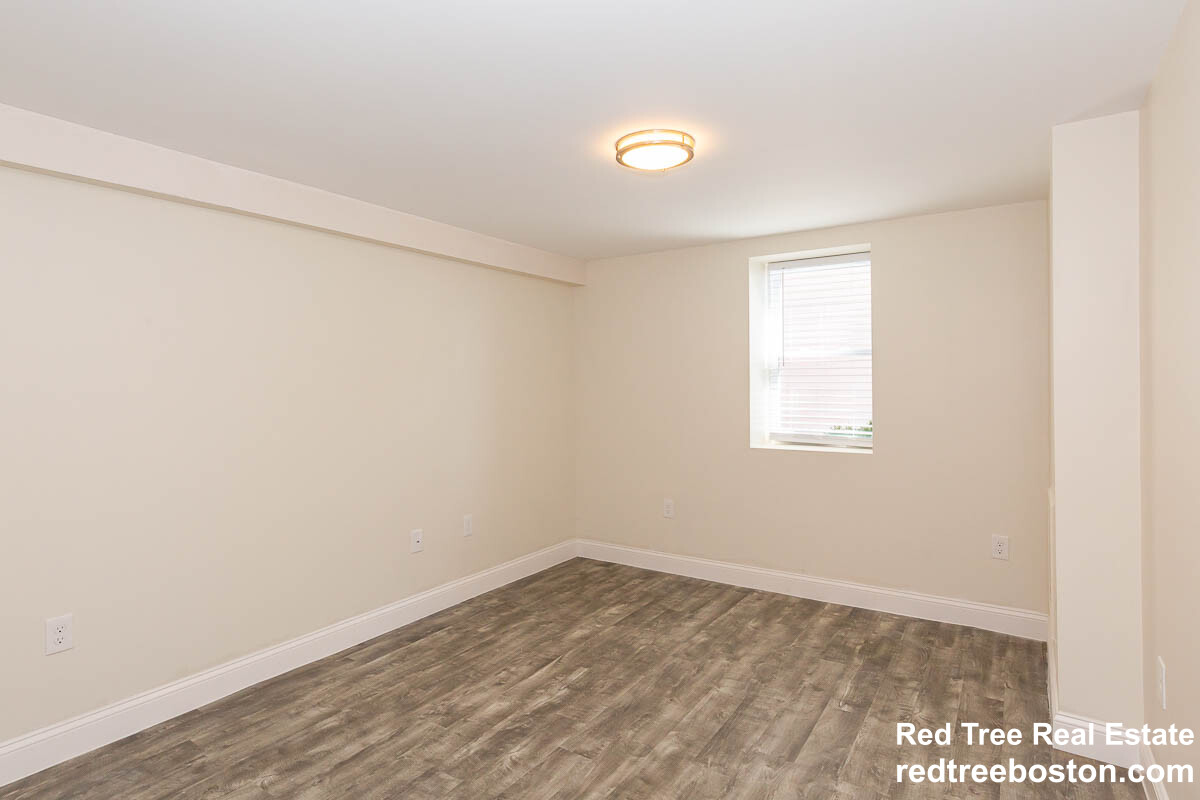 77 Rock Glen Rd, Medford