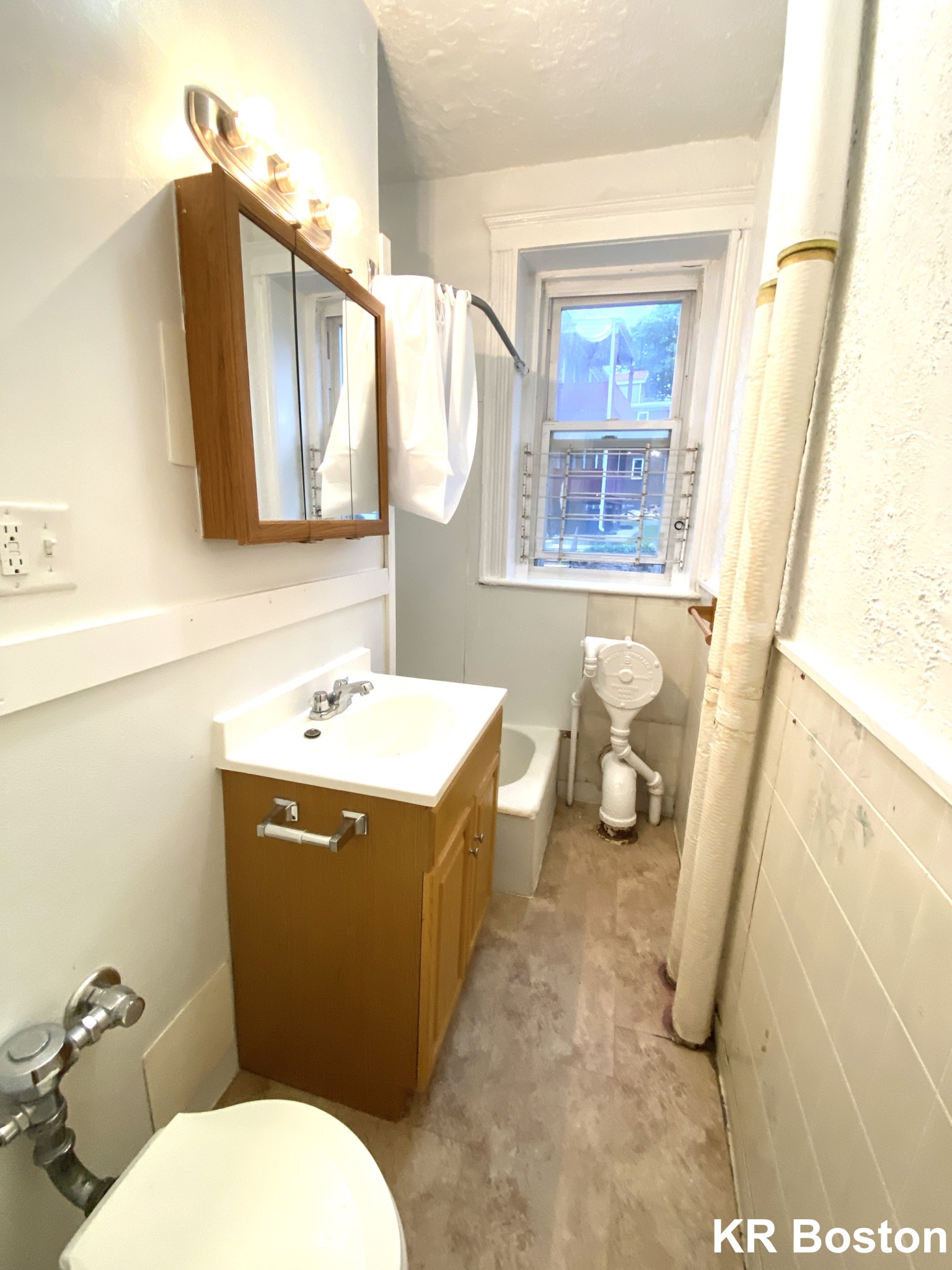 1 bed, 1 bath apartment for rent at 1802 Commonwealth Ave Unit 6, Brighton — photo 2 of 6