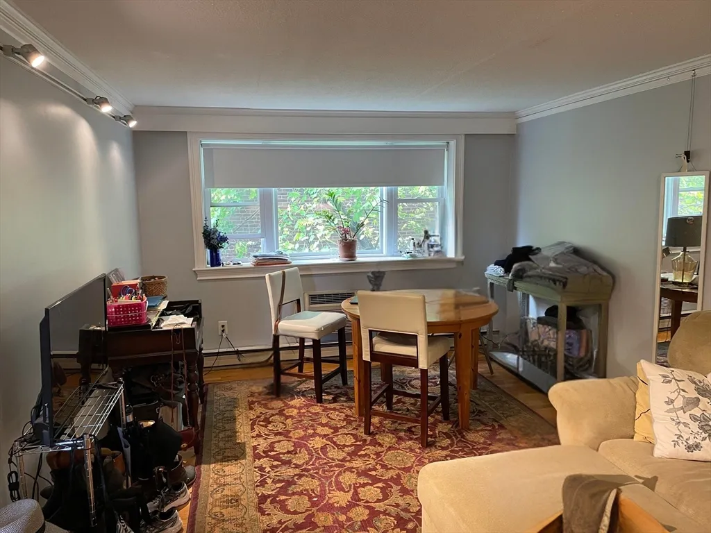 1691 Cambridge St, Mid-Cambridge