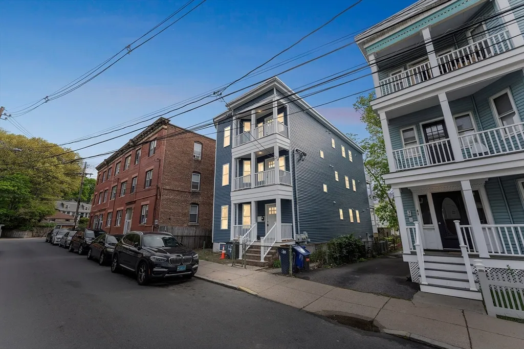 47 Brackett St, Oak Square