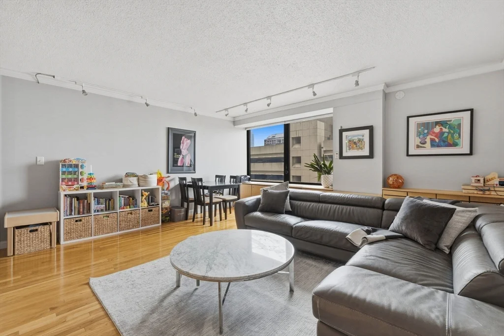 65 E India Row, Downtown