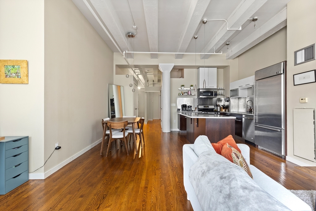 88 Kingston St, Downtown