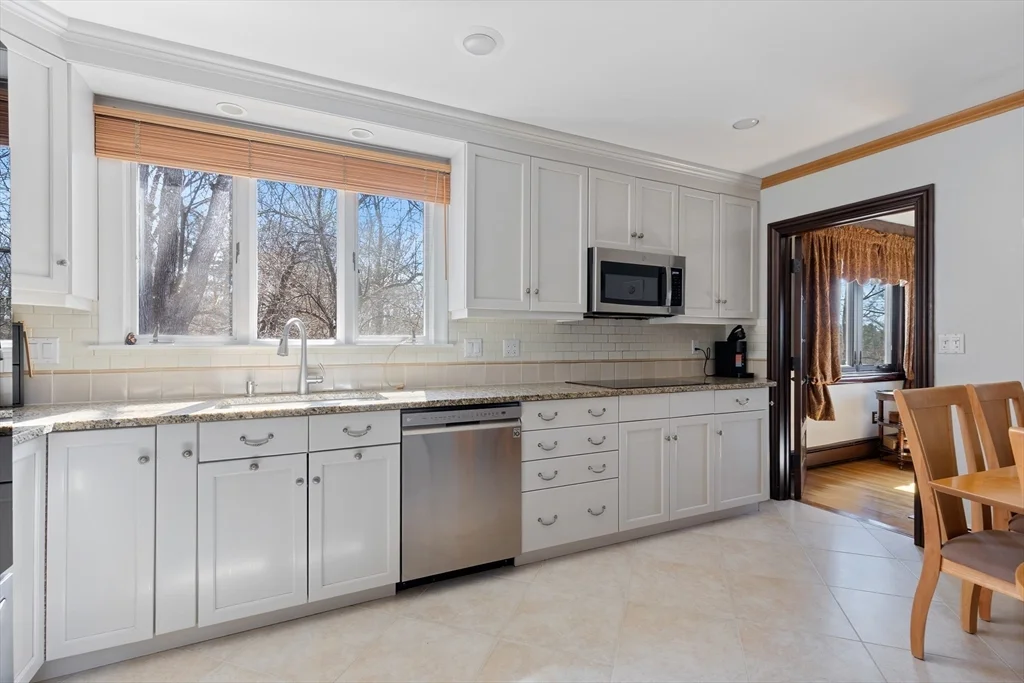 10 Stonewood Dr, Newton