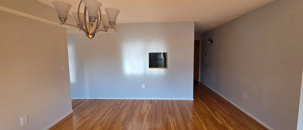 200 Ledgewood Dr, Stoneham