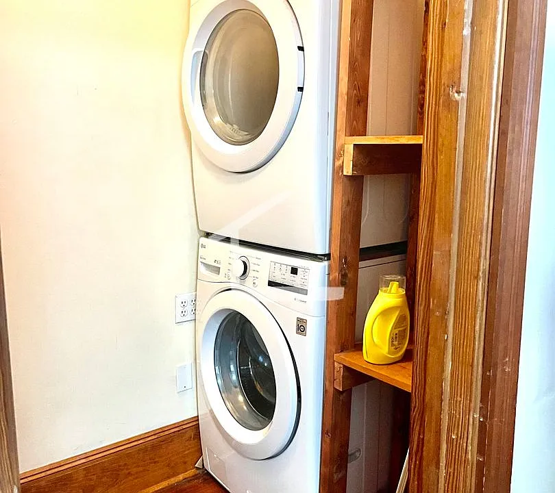 38 Linden St, Allston