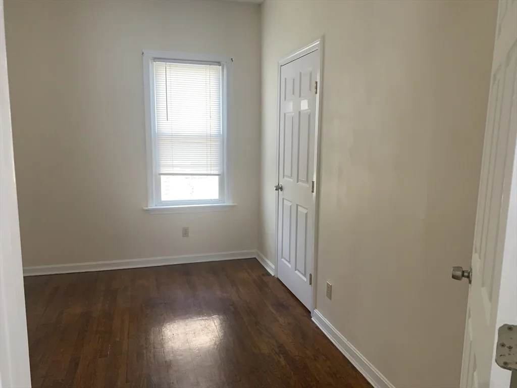 549 Fourth St, Fall River