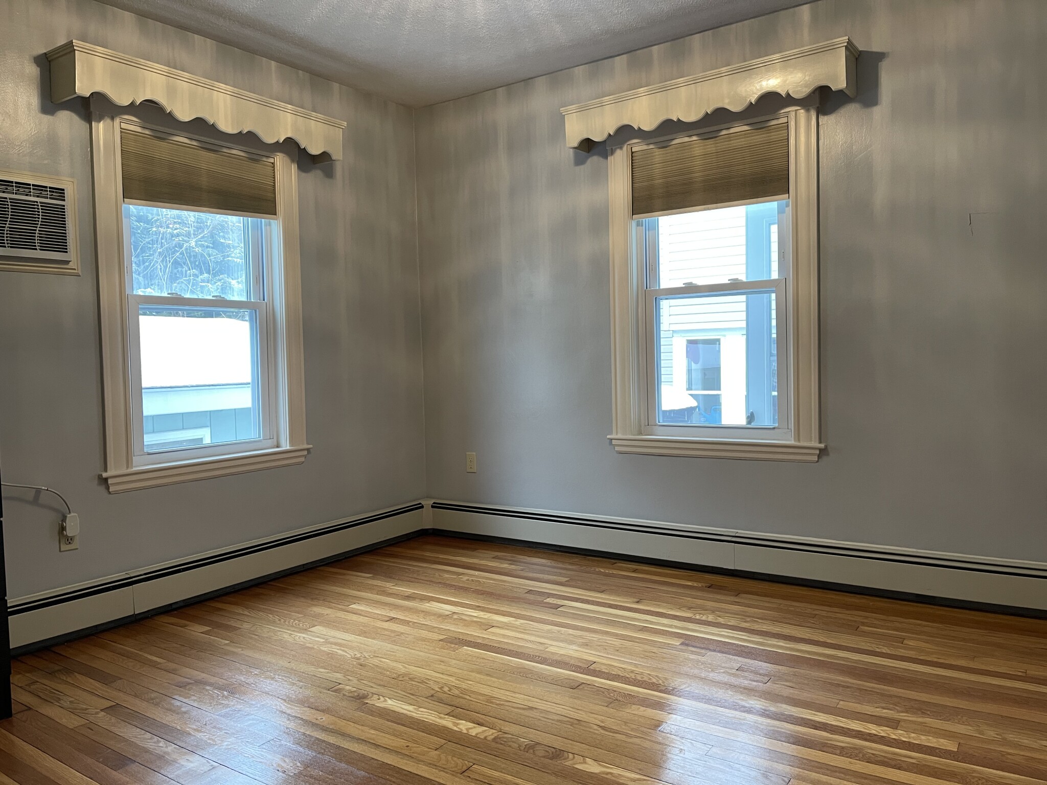 4 bed, 1 bath apartment for rent at 143 Cottage St Unit 2, East Boston — photo 6 of 7