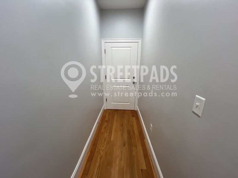 8 Islington St, Allston