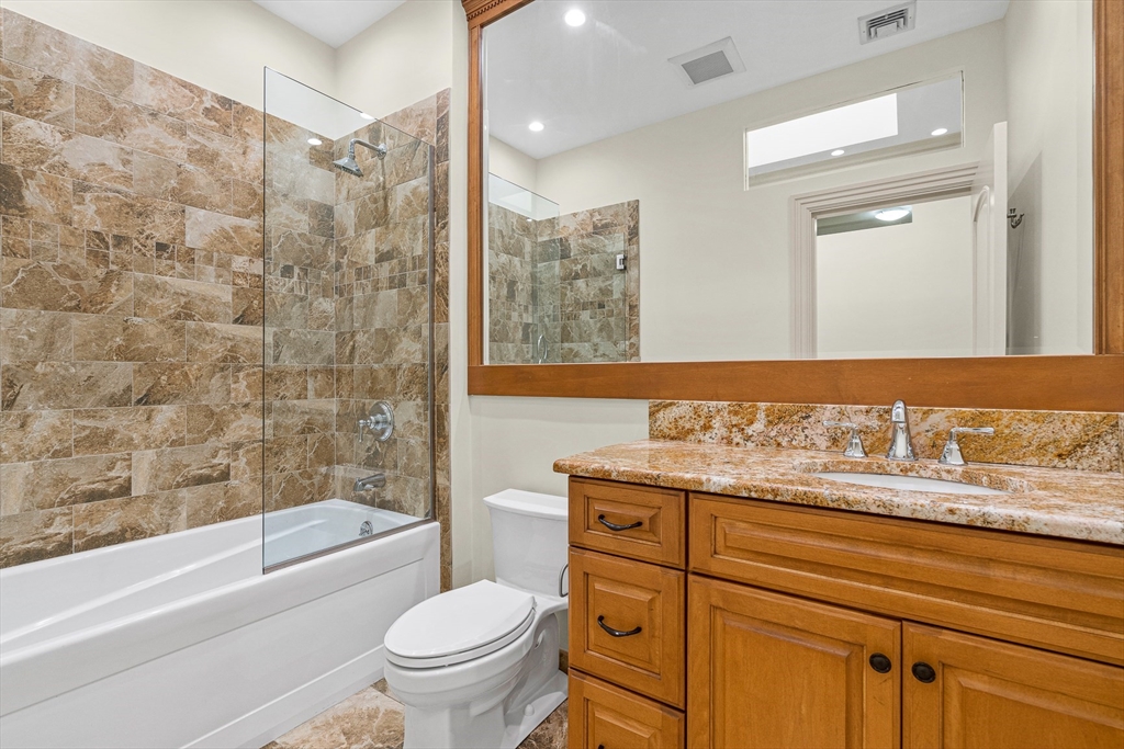 330 Newbury St, Back Bay