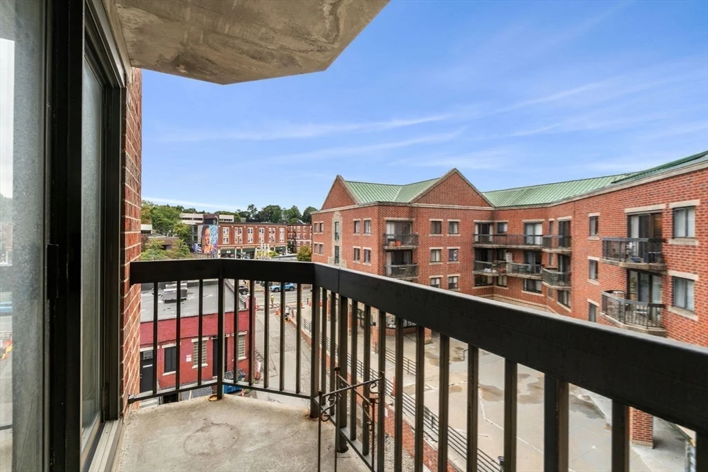 15 North Beacon St, Allston