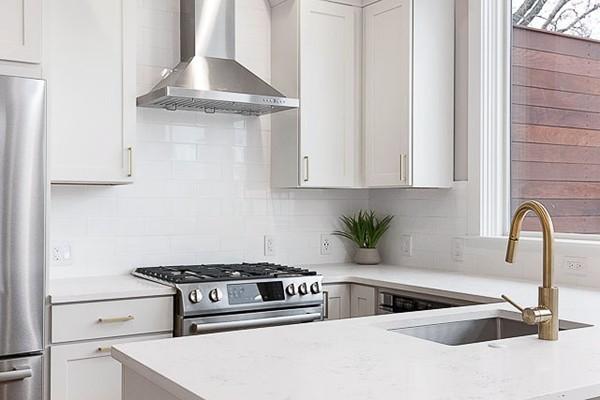 1 bed, 1 bath apartment for rent at 182 7th St Unit 3, South Boston — photo 2 of 11