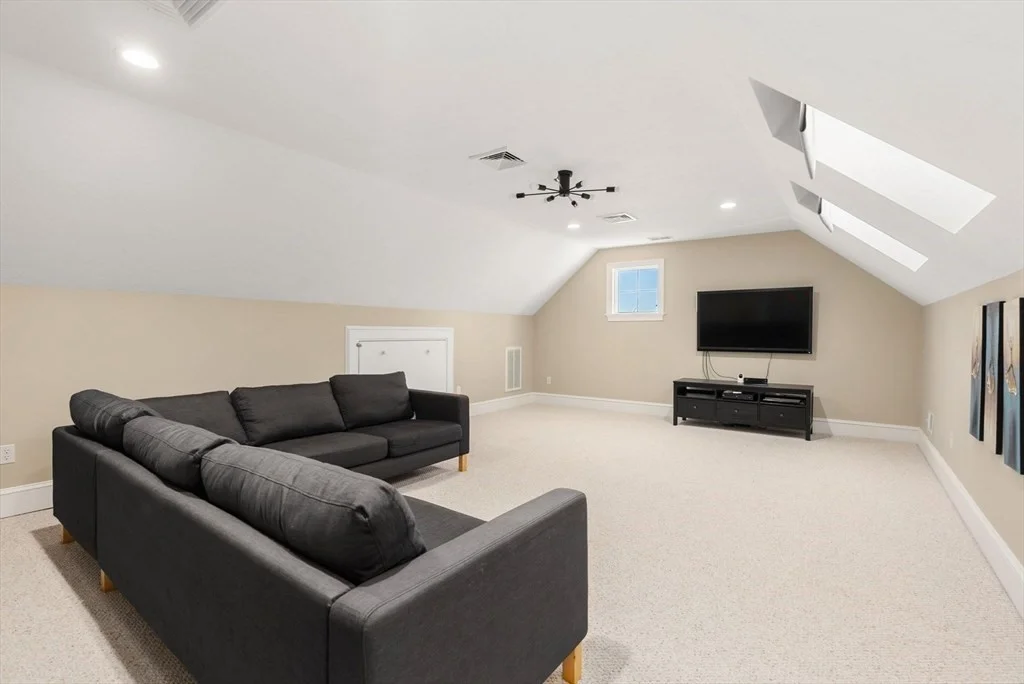 11 Bobolink Rd, Newton Lower Falls