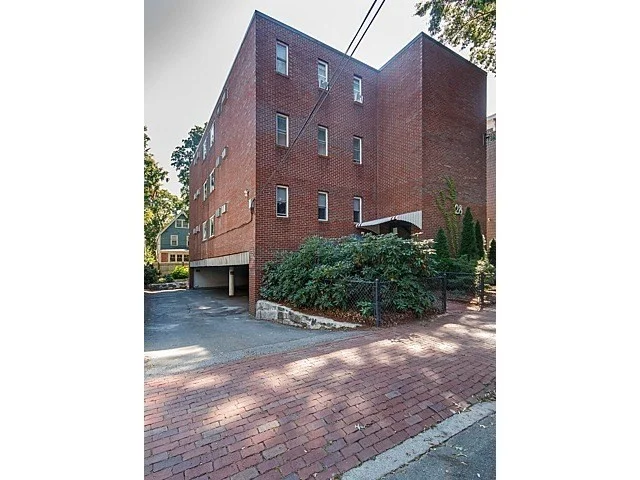 28 Lee St, Mid-Cambridge