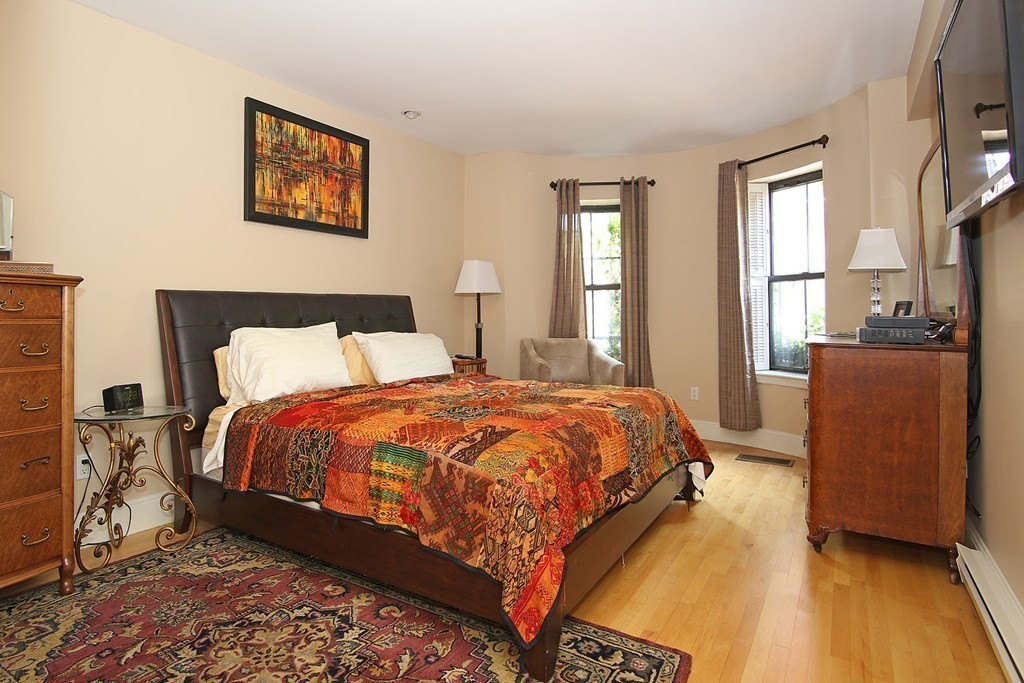 211 W Newton St, South End